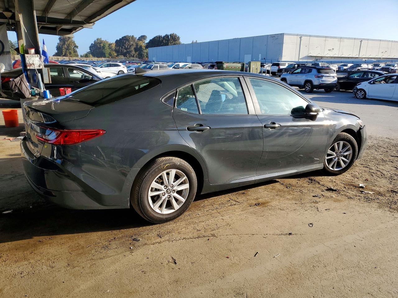 2026 TOYOTA CAMRY LE — снимка 3