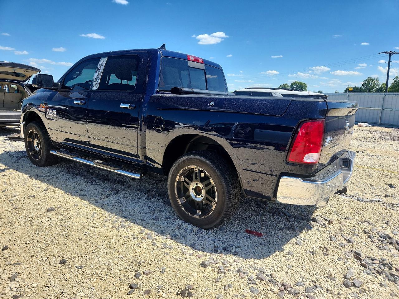2017 RAM 1500 SLT — снимка 2