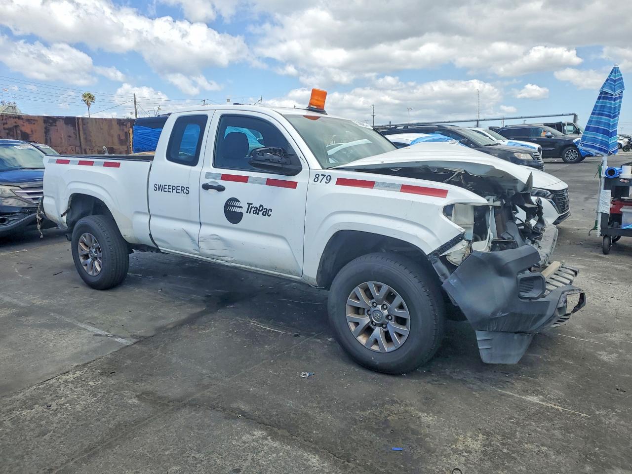 2017 TOYOTA TACOMA — снимка 4