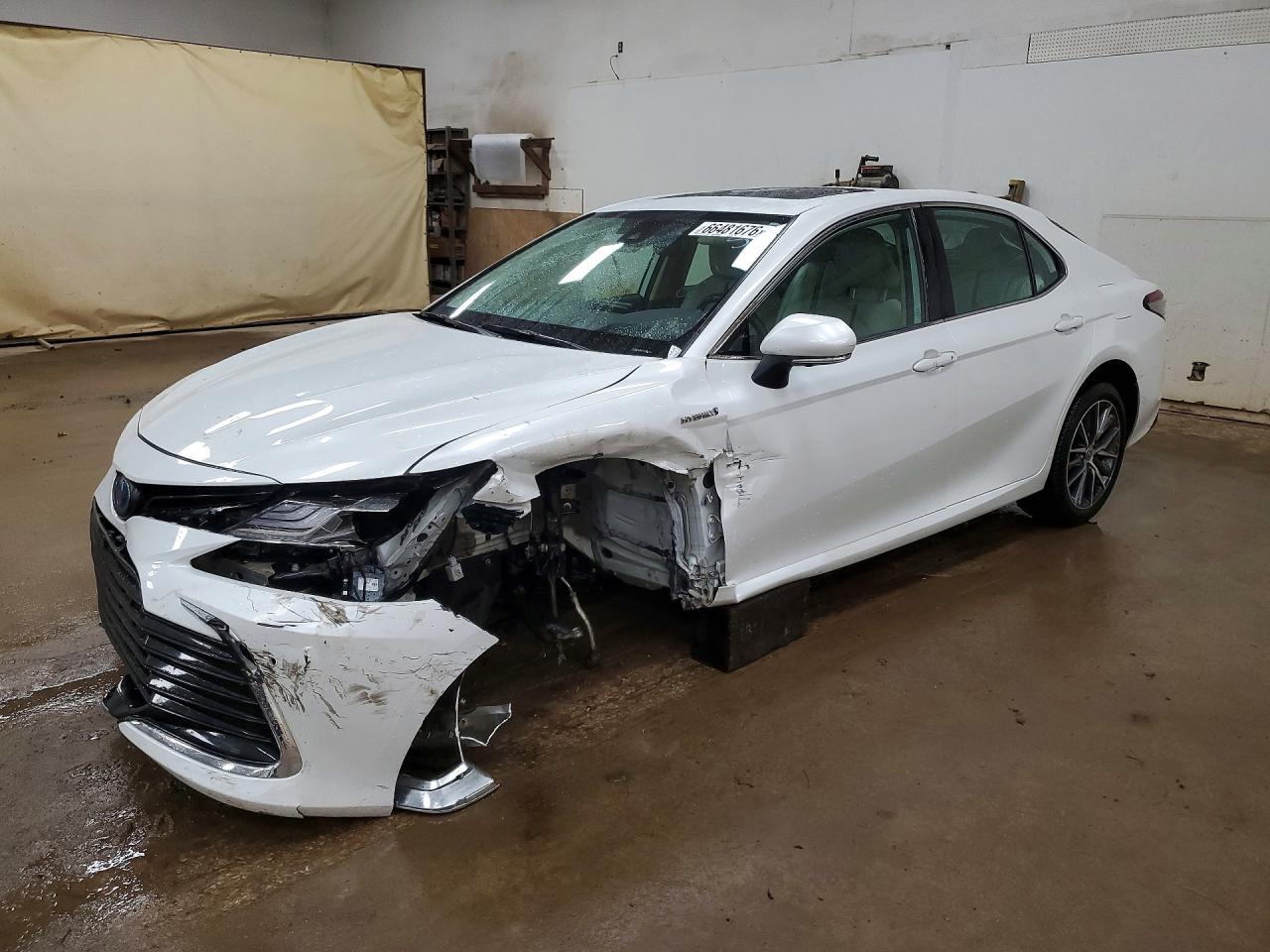 2021 TOYOTA CAMRY XLE