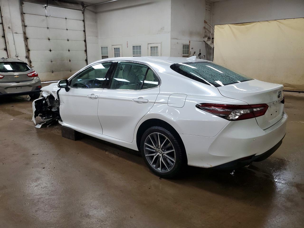 2021 TOYOTA CAMRY XLE — снимка 2