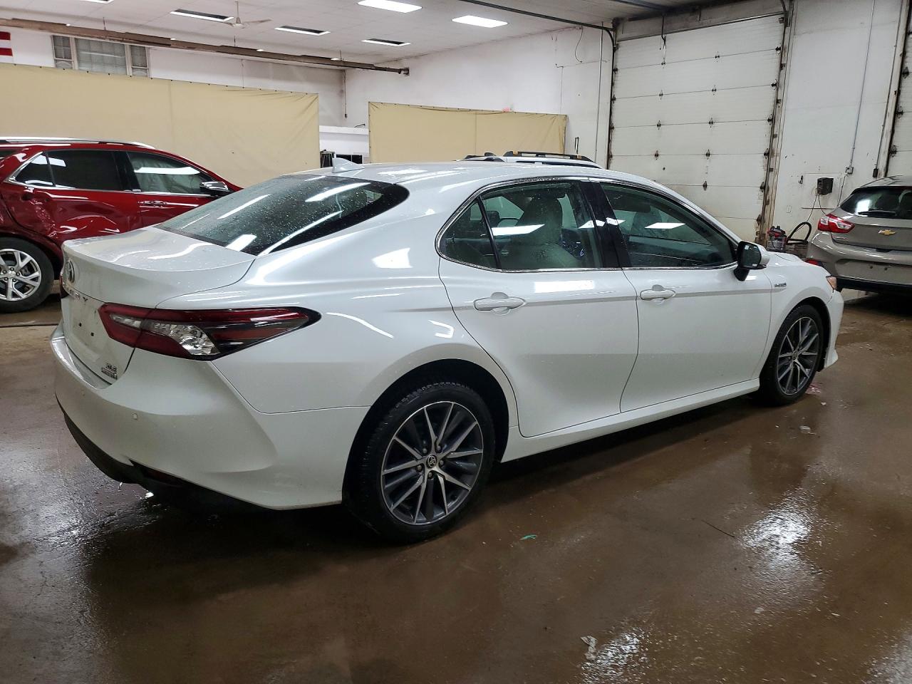 2021 TOYOTA CAMRY XLE — снимка 3