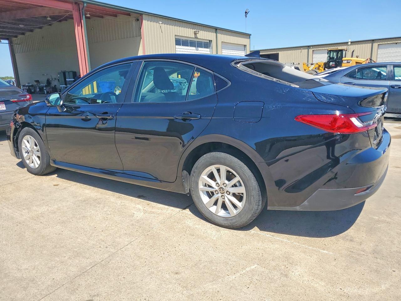 2026 TOYOTA CAMRY LE — снимка 2