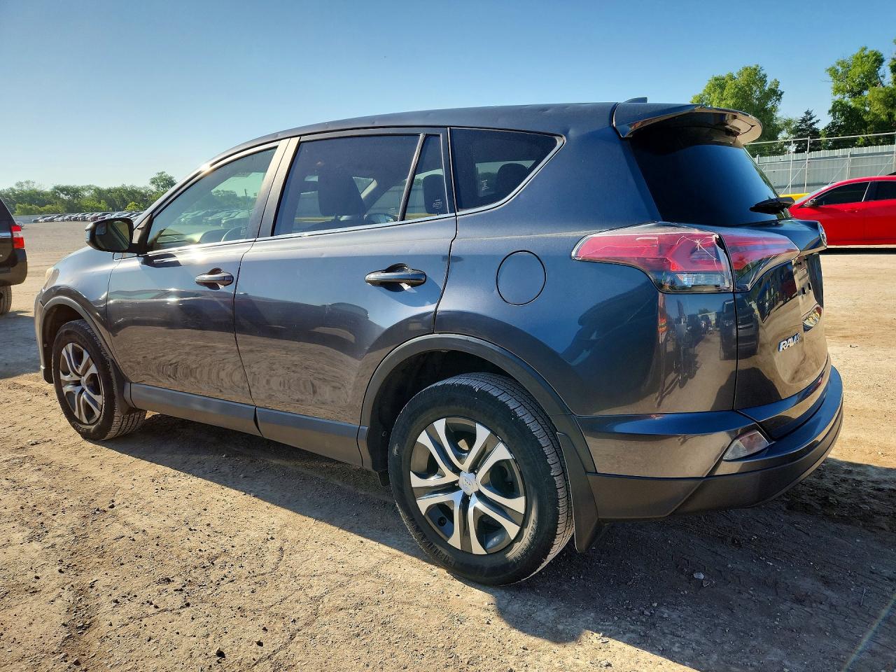 2018 TOYOTA RAV4 LE — снимка 2
