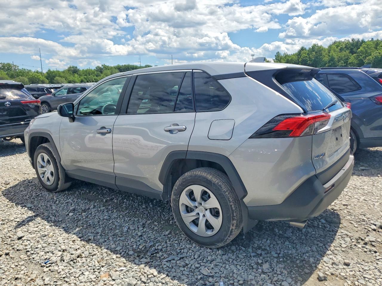 2025 TOYOTA RAV4 LE — снимка 2