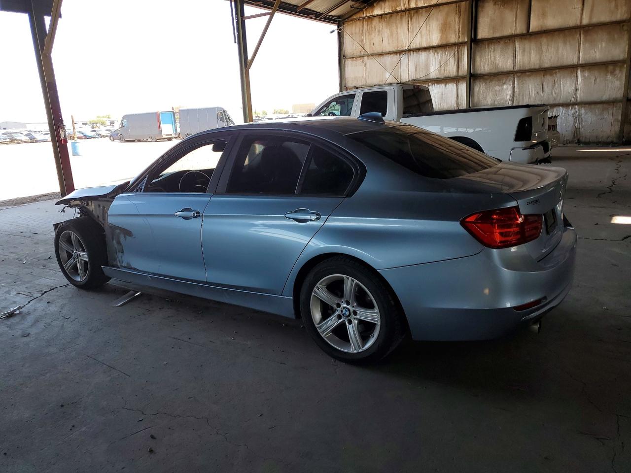 2014 BMW 320 I — снимка 2