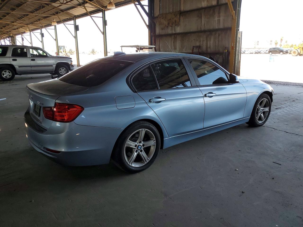2014 BMW 320 I — снимка 3