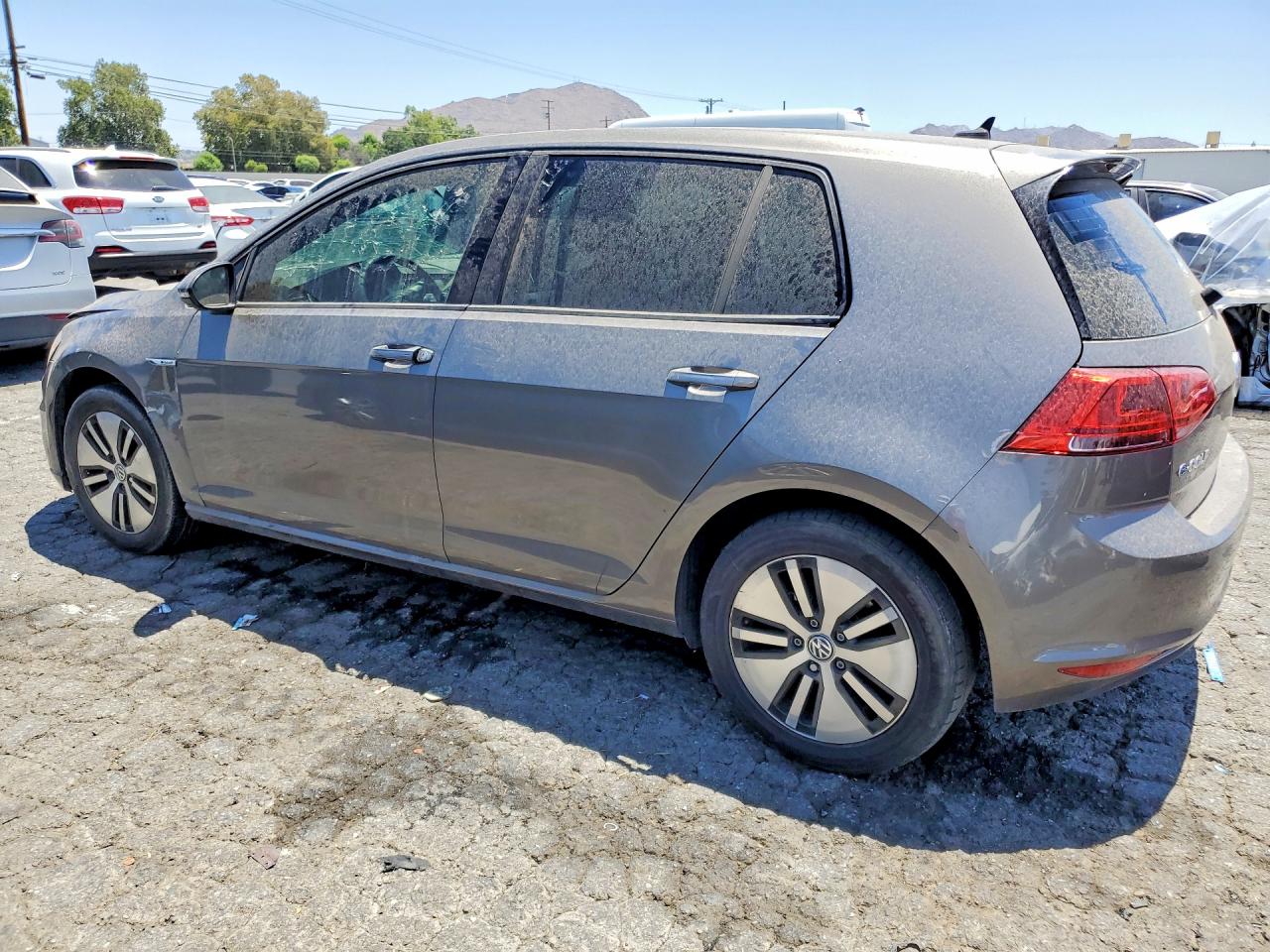 2016 VOLKSWAGEN E-GOLF SE — снимка 2