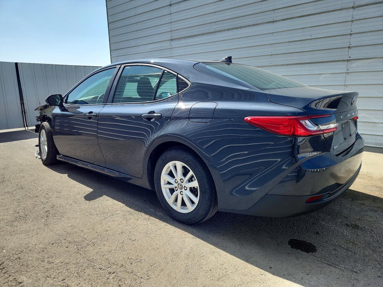 2025 TOYOTA CAMRY LE — снимка 2