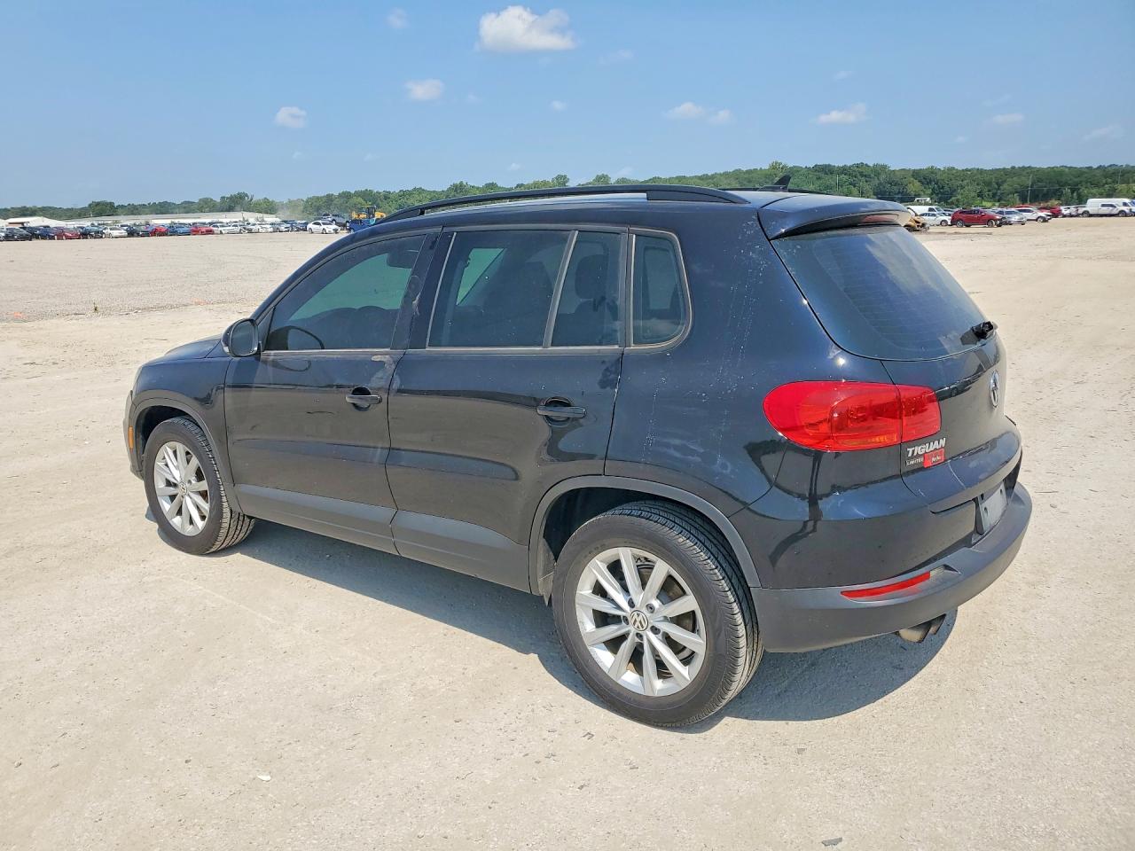 2017 VOLKSWAGEN TIGUAN S — снимка 2