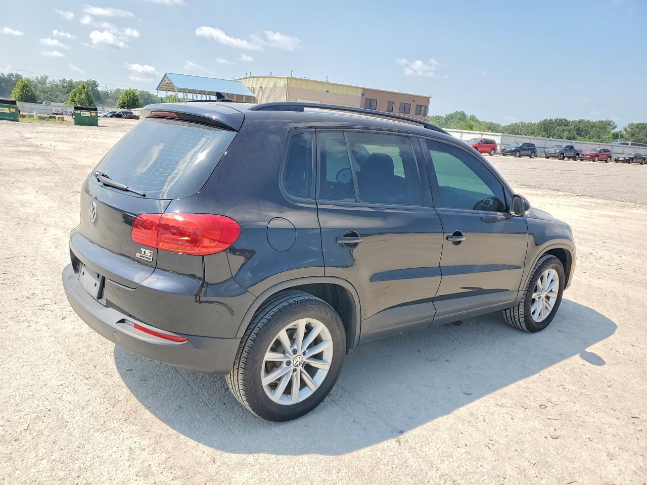 2017 VOLKSWAGEN TIGUAN S — снимка 3
