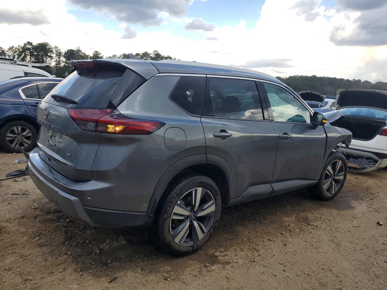 2026 NISSAN ROGUE SL — снимка 3