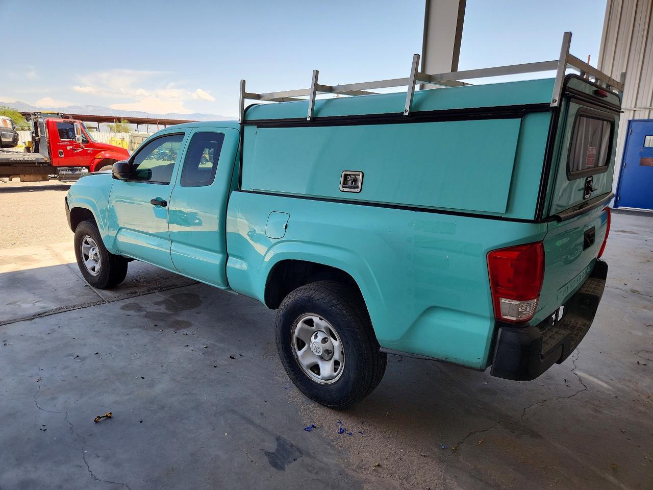 2017 TOYOTA TACOMA SR — снимка 2
