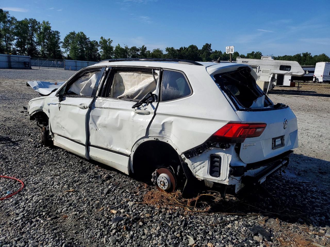 2021 VOLKSWAGEN TIGUAN SE — снимка 2