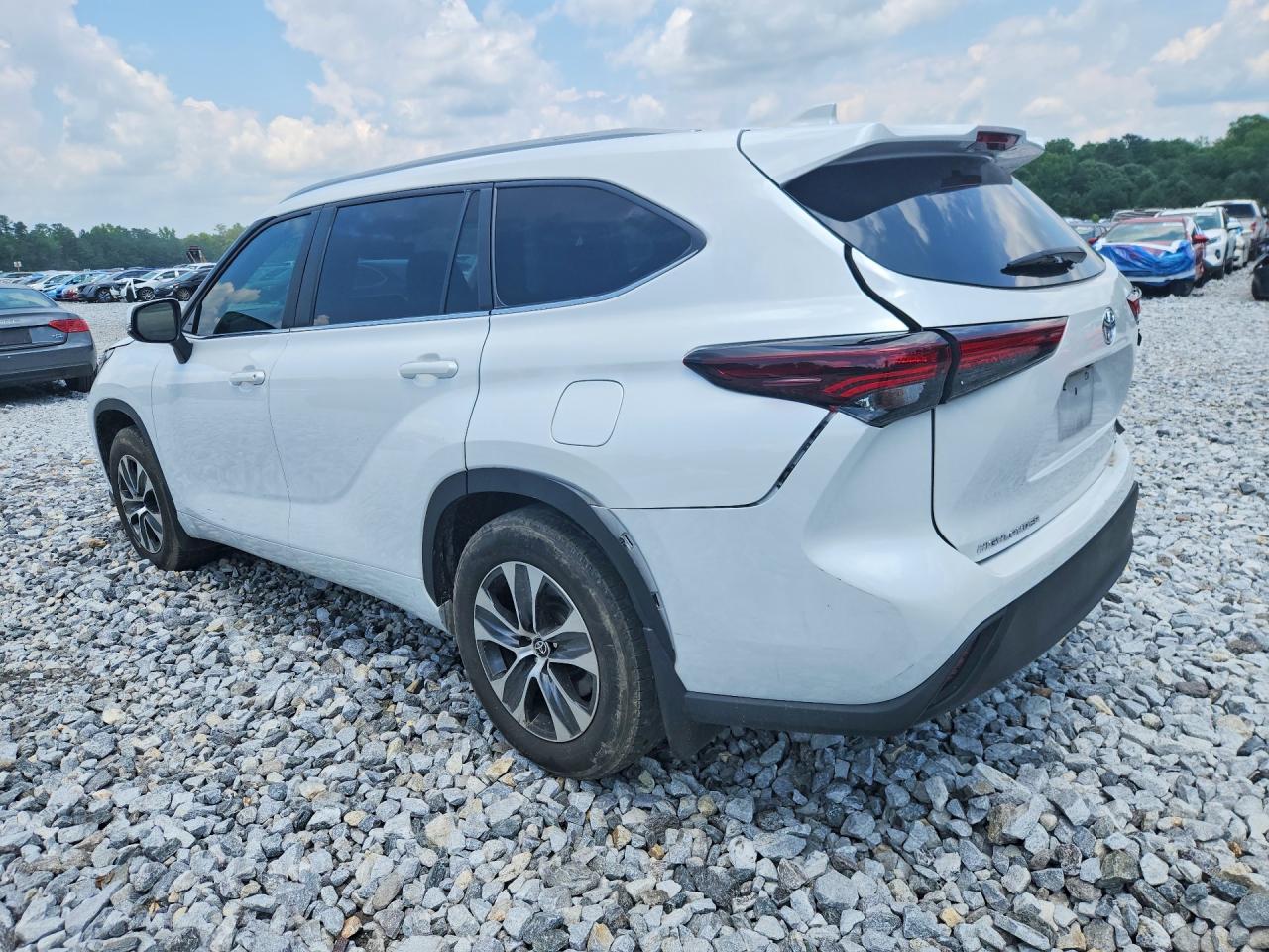 2024 TOYOTA HIGHLANDER XLE — снимка 2