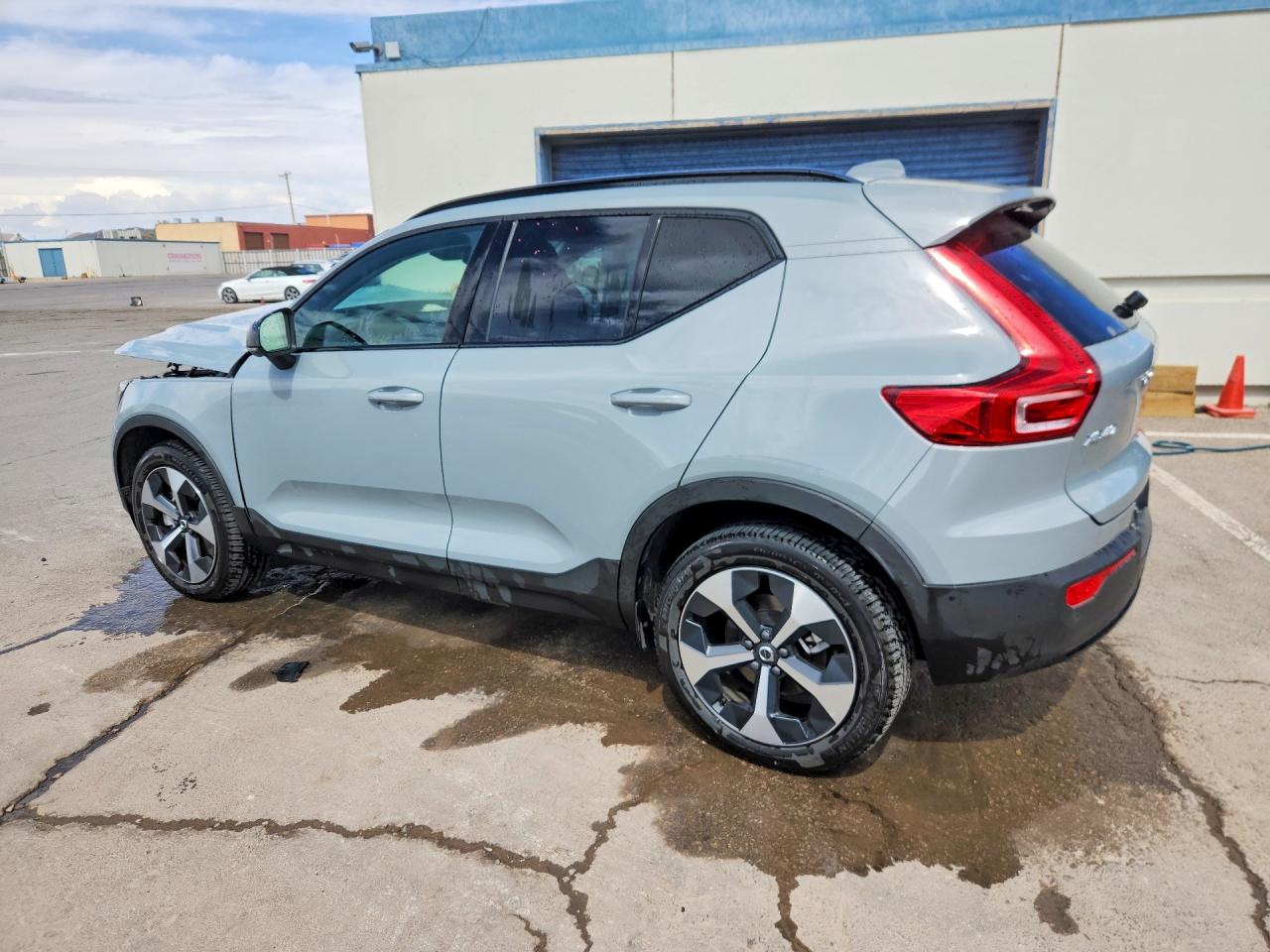 2026 VOLVO XC40 PLUS — снимка 2