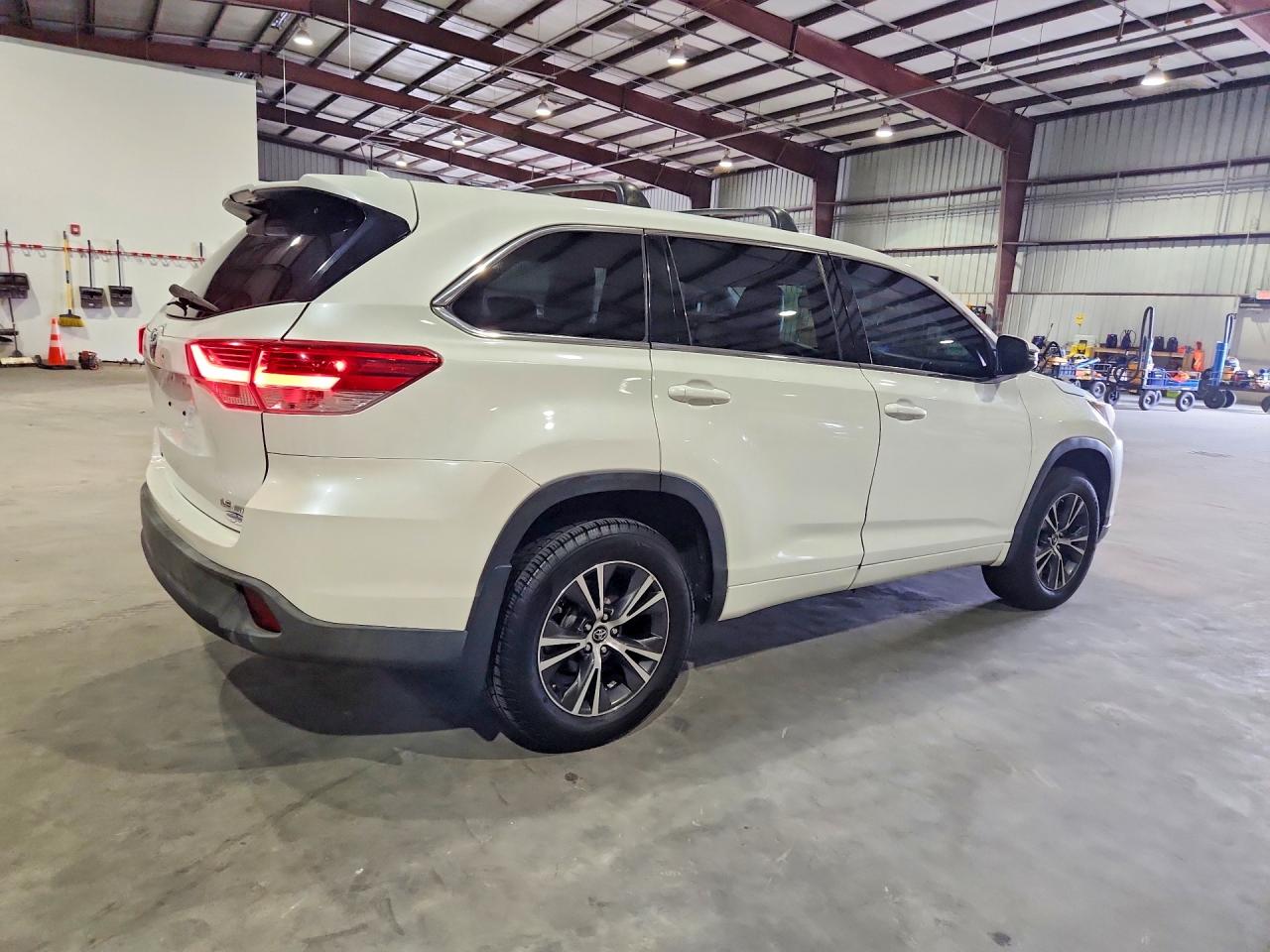 2017 TOYOTA HIGHLANDER LE PLUS — снимка 3