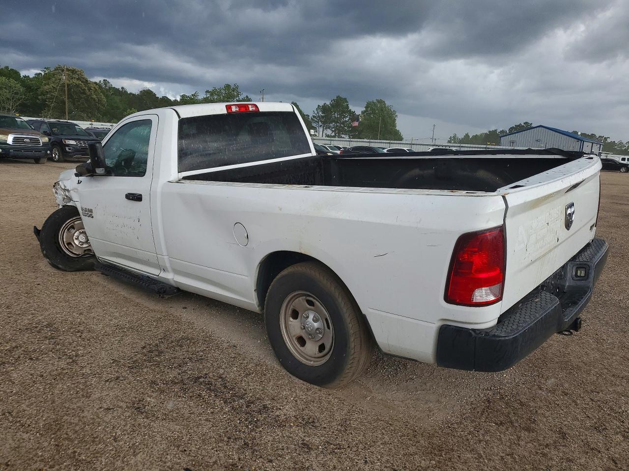 2017 RAM 1500 ST — снимка 2