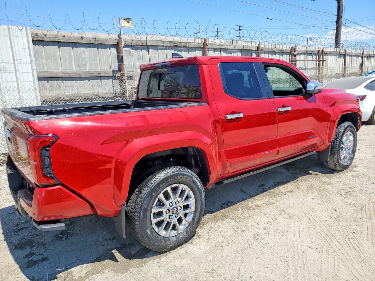 2025 TOYOTA TACOMA LIMITED — снимка 3