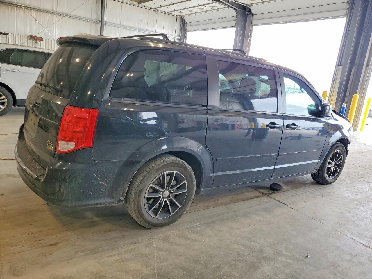 2016 DODGE GRAND CARAVAN R/T — снимка 3