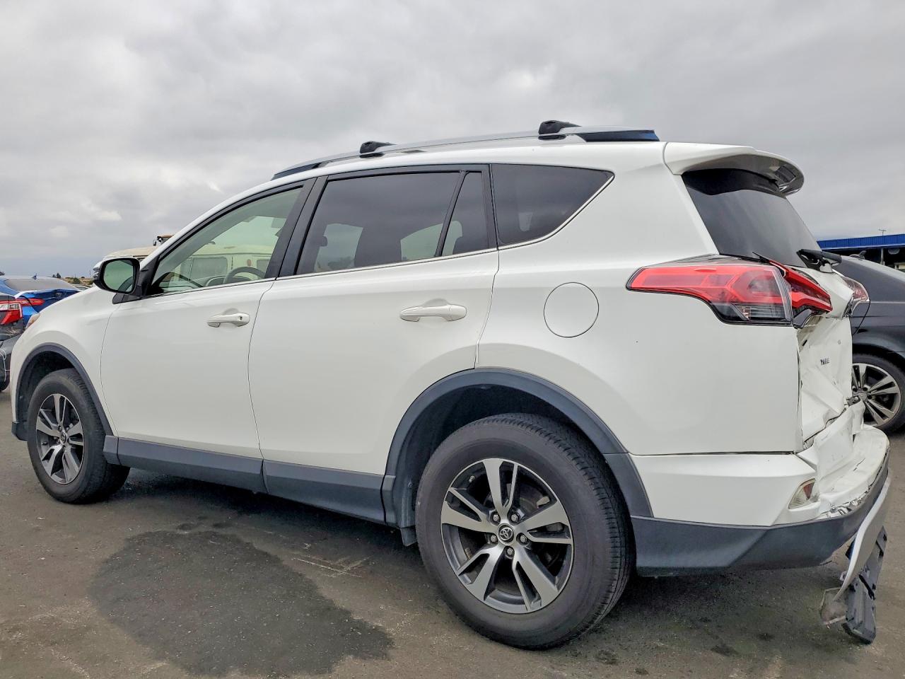 2018 TOYOTA RAV4 XLE — снимка 2