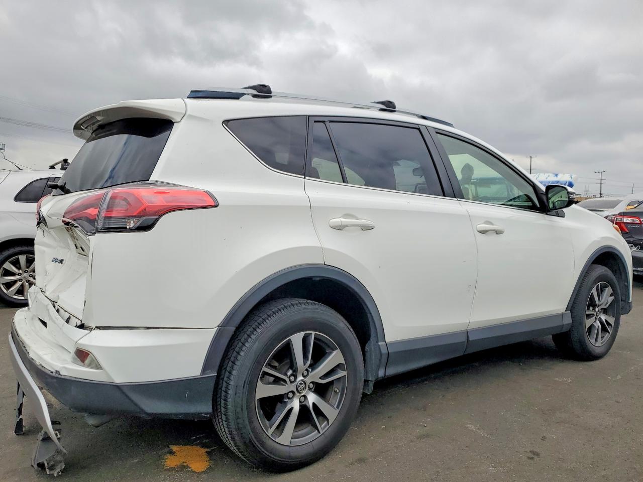 2018 TOYOTA RAV4 XLE — снимка 3