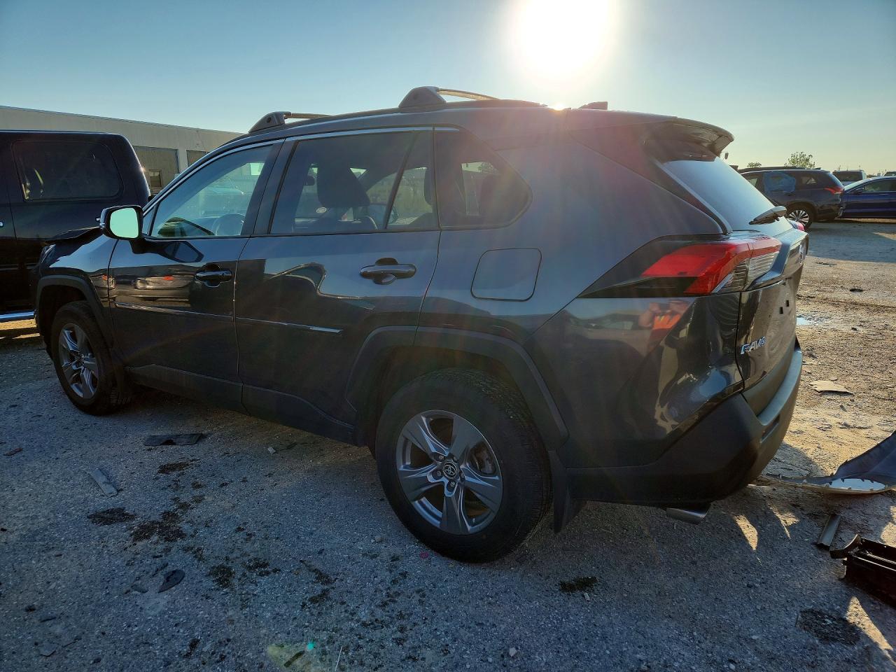 2025 TOYOTA RAV4 XLE — снимка 2