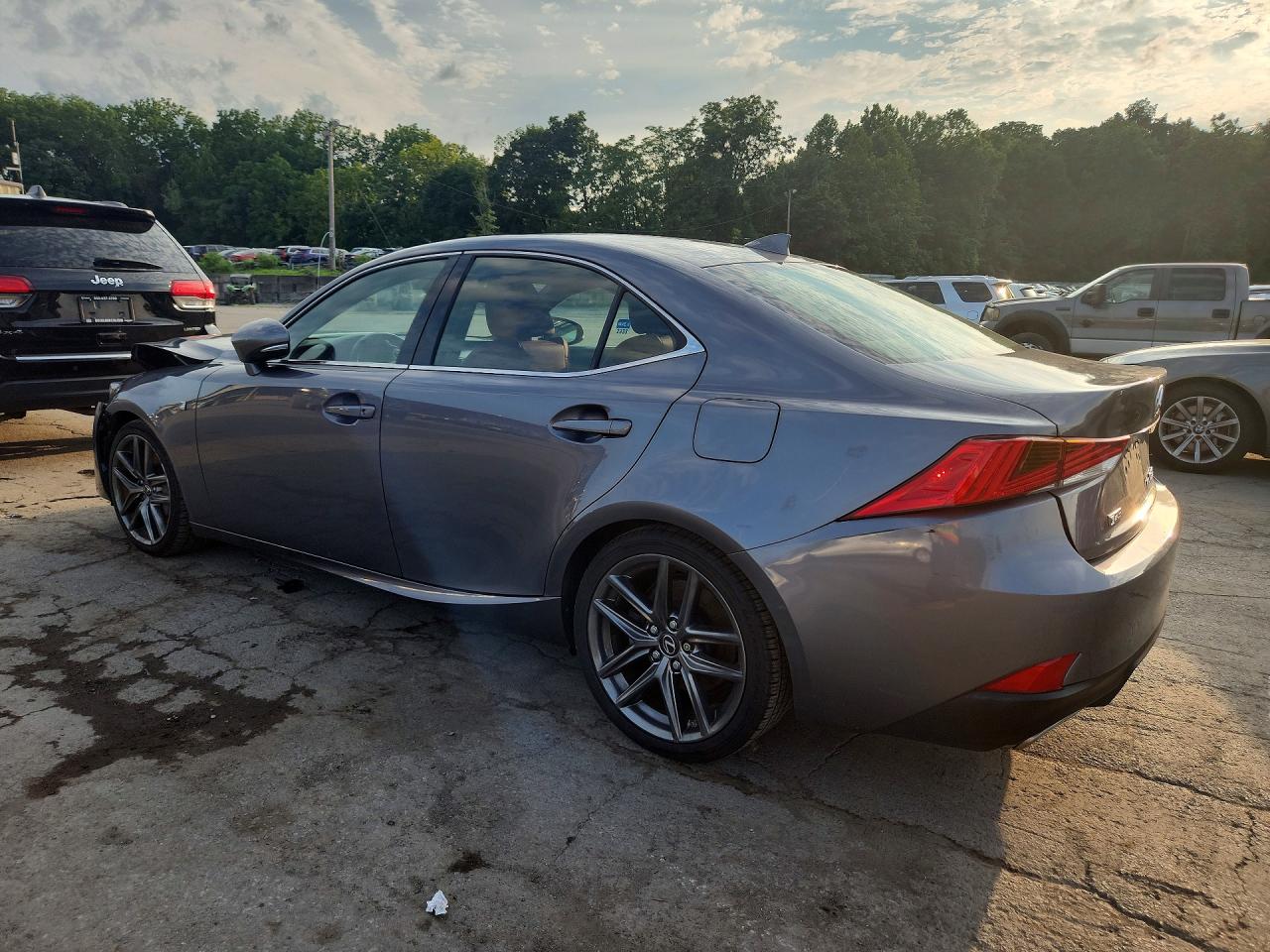 2018 LEXUS IS 300 — снимка 2