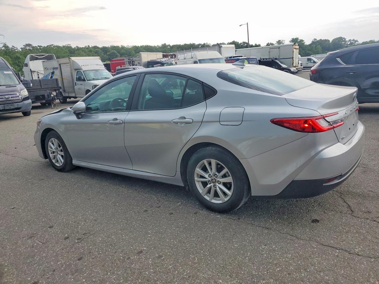 2025 TOYOTA CAMRY LE — снимка 2