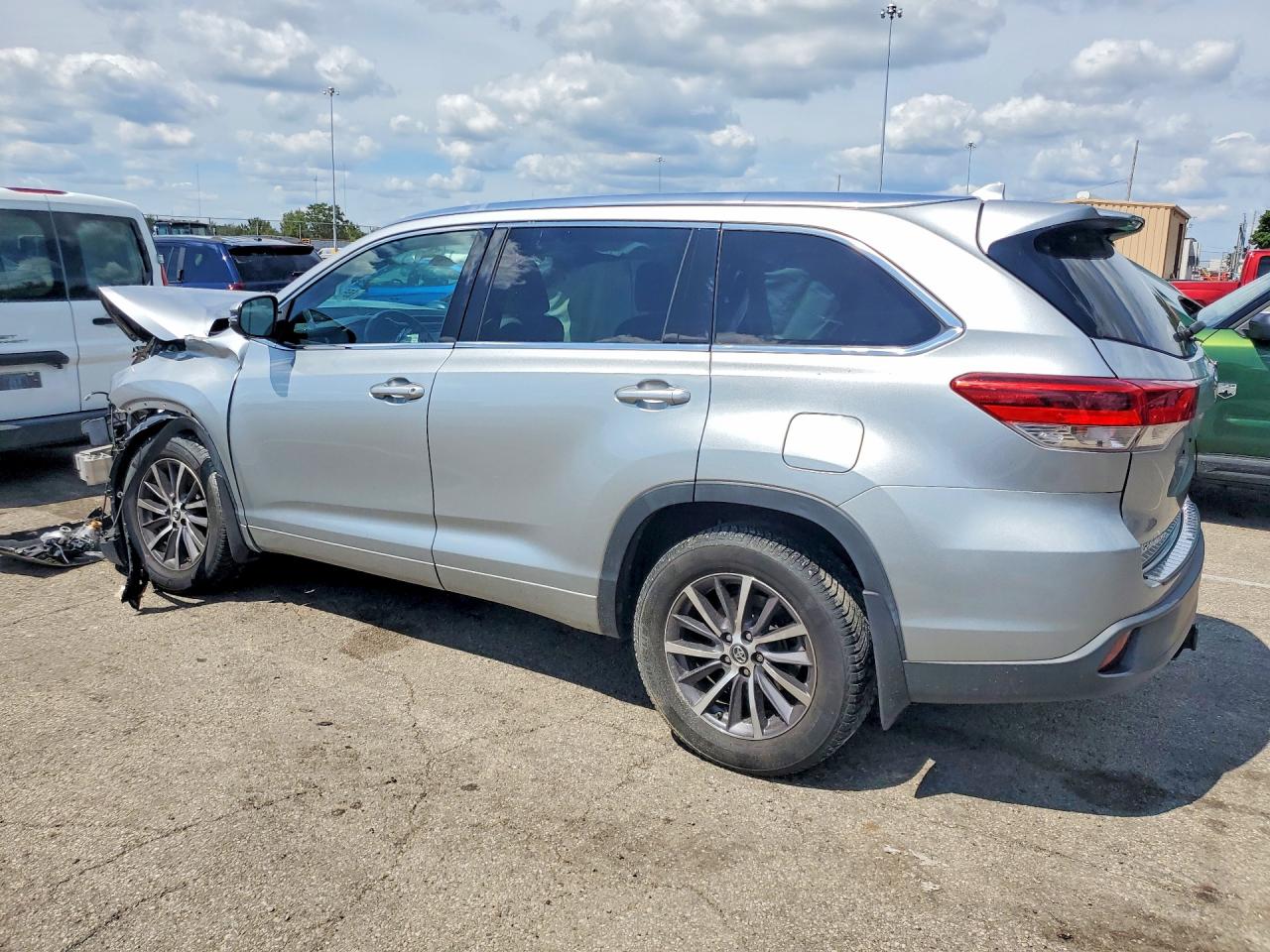 2017 TOYOTA HIGHLANDER XLE — снимка 2