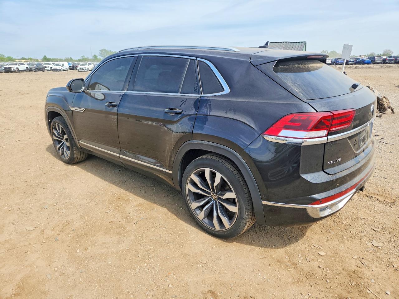 2022 VOLKSWAGEN ATLAS CROSS SPORT SEL PREMIUM R-LINE — снимка 2