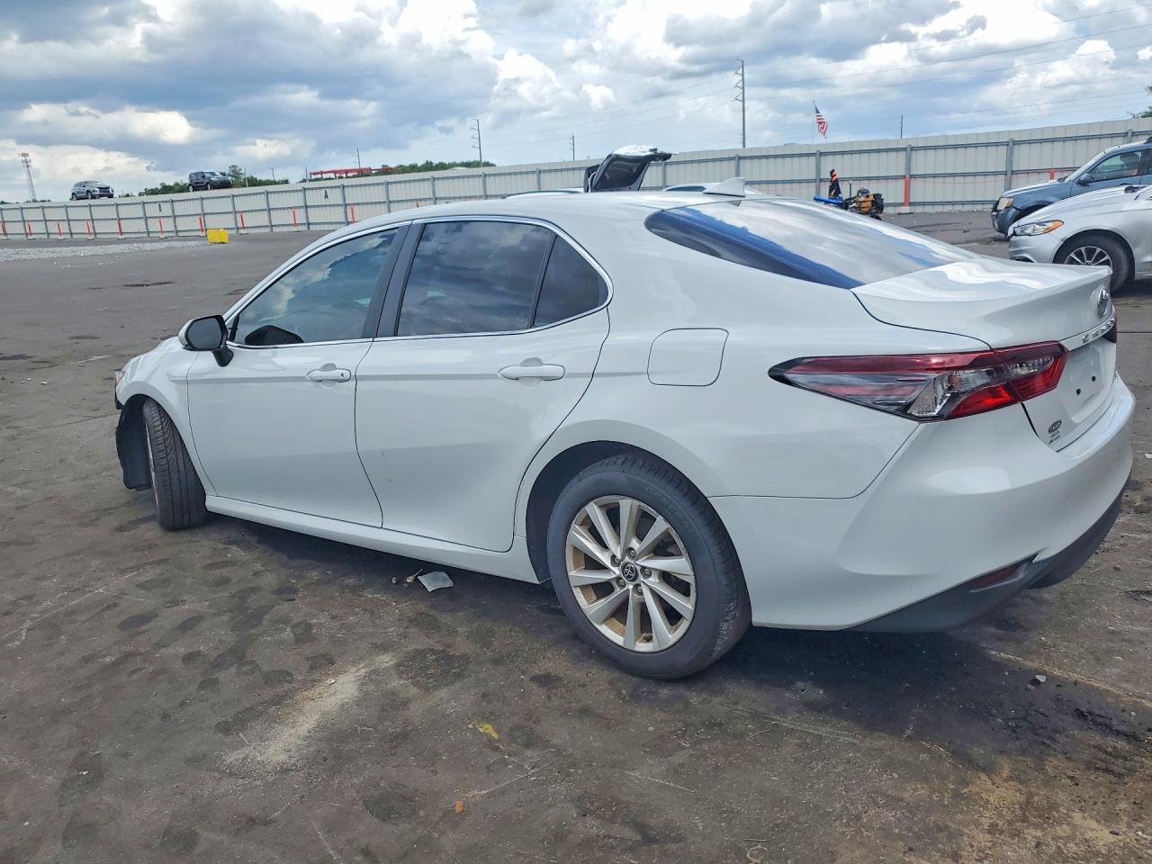 2024 TOYOTA CAMRY LE — снимка 2