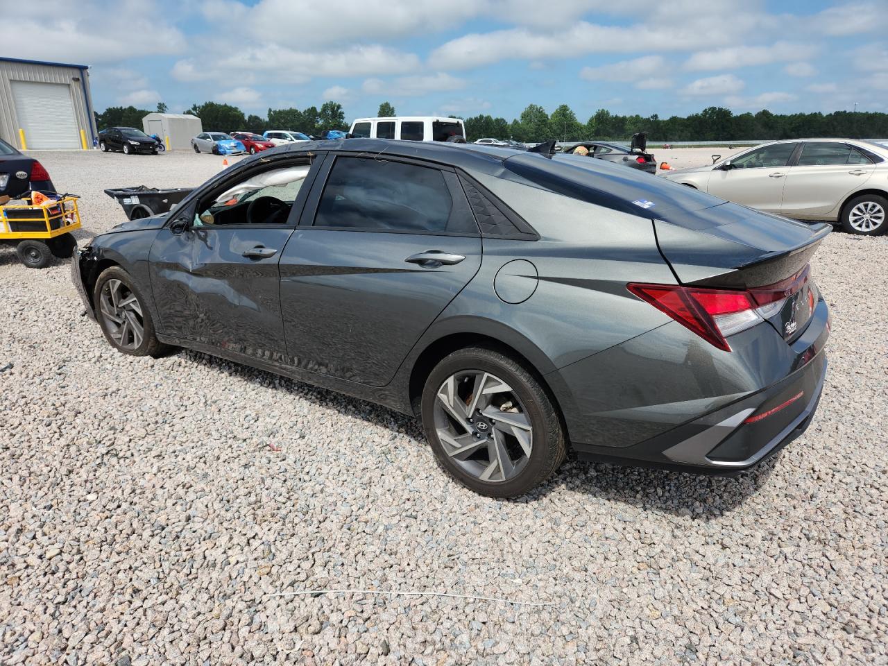 2025 HYUNDAI ELANTRA SEL SPORT — снимка 2