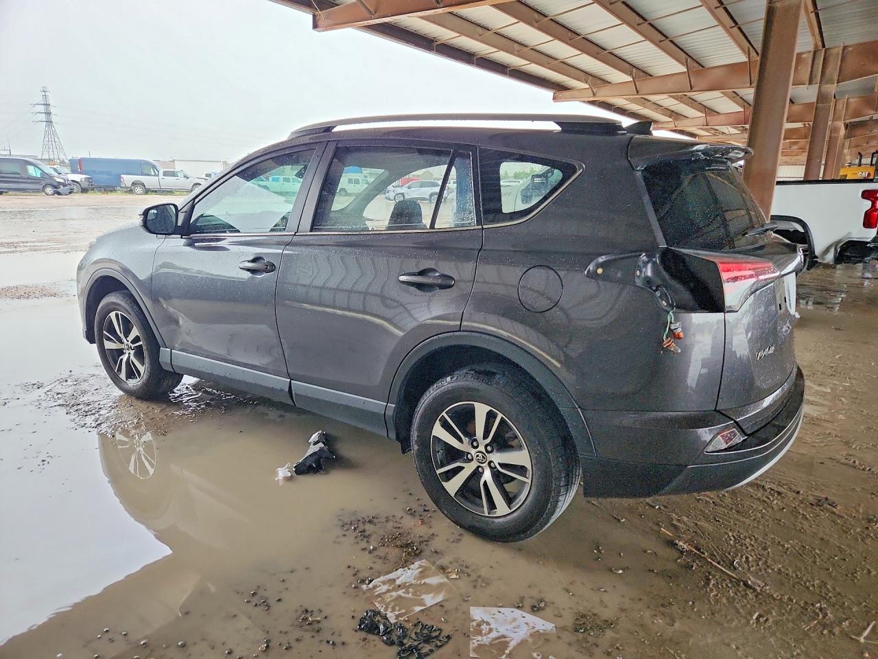 2017 TOYOTA RAV4 XLE — снимка 2