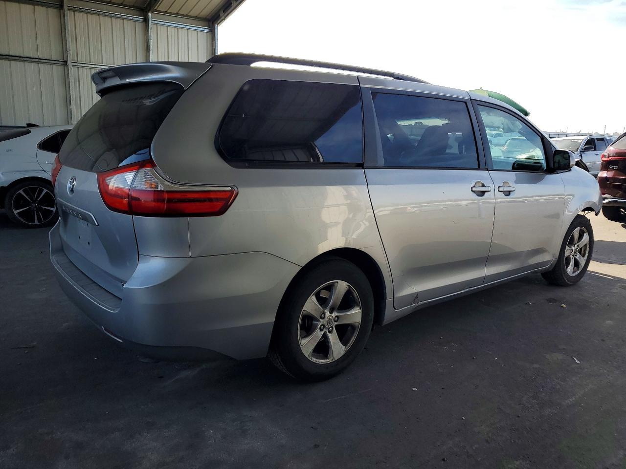 2015 TOYOTA SIENNA LE — снимка 3