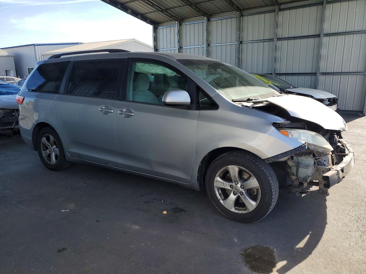 2015 TOYOTA SIENNA LE — снимка 4
