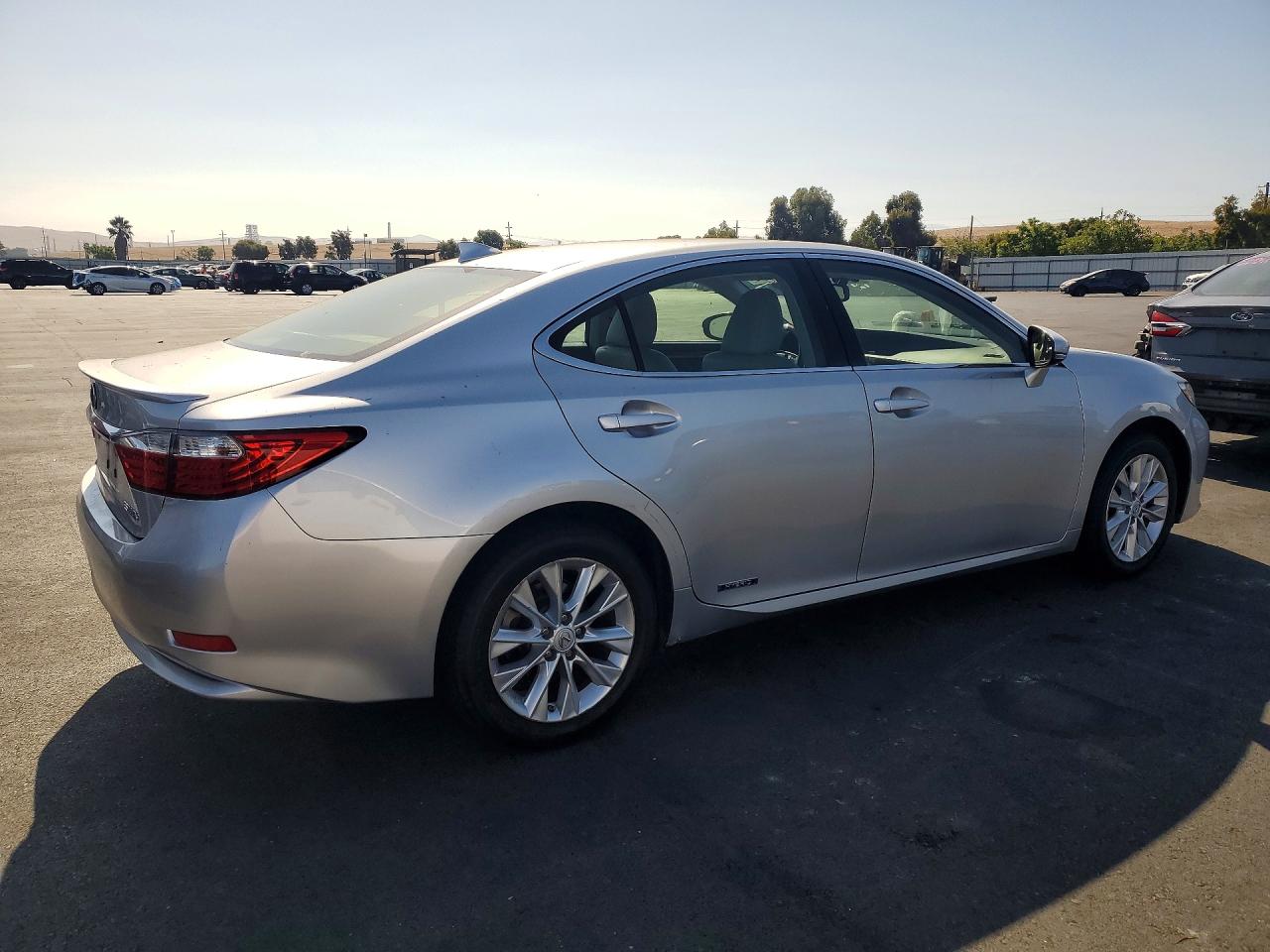 2015 LEXUS ES 300H — снимка 3