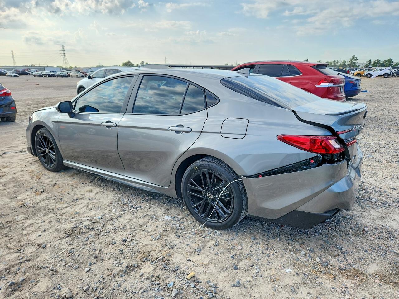 2026 TOYOTA CAMRY SE — снимка 2