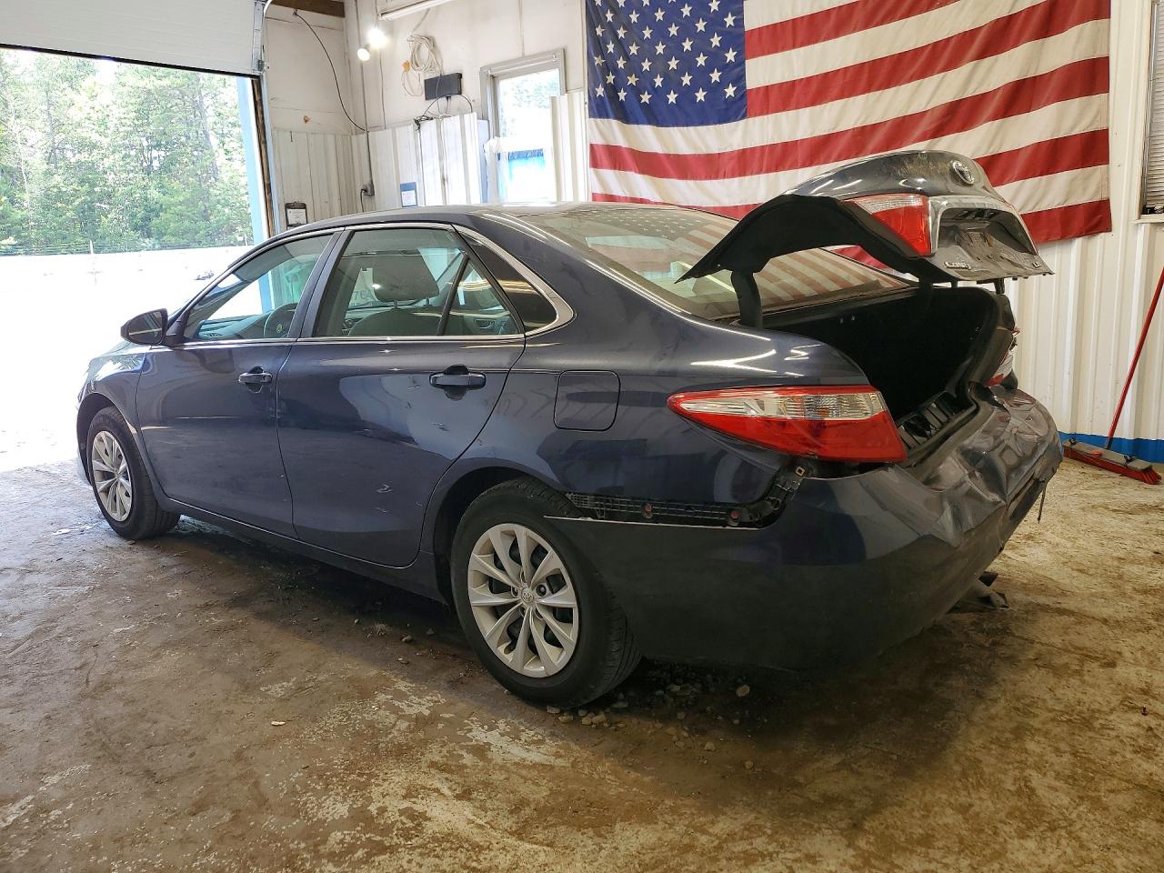 2016 TOYOTA CAMRY LE — снимка 2