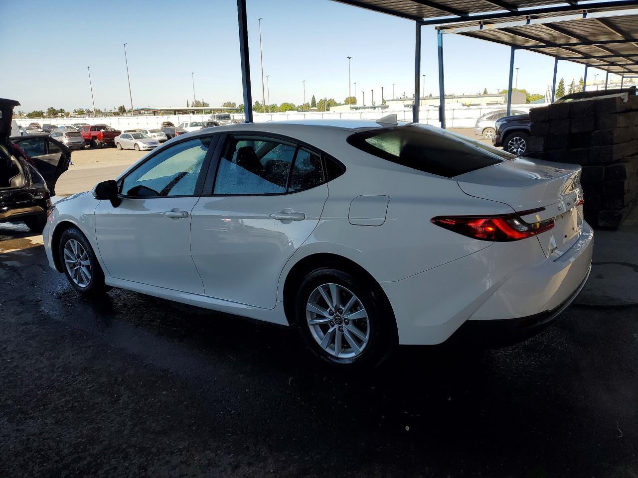 2025 TOYOTA CAMRY LE — снимка 2