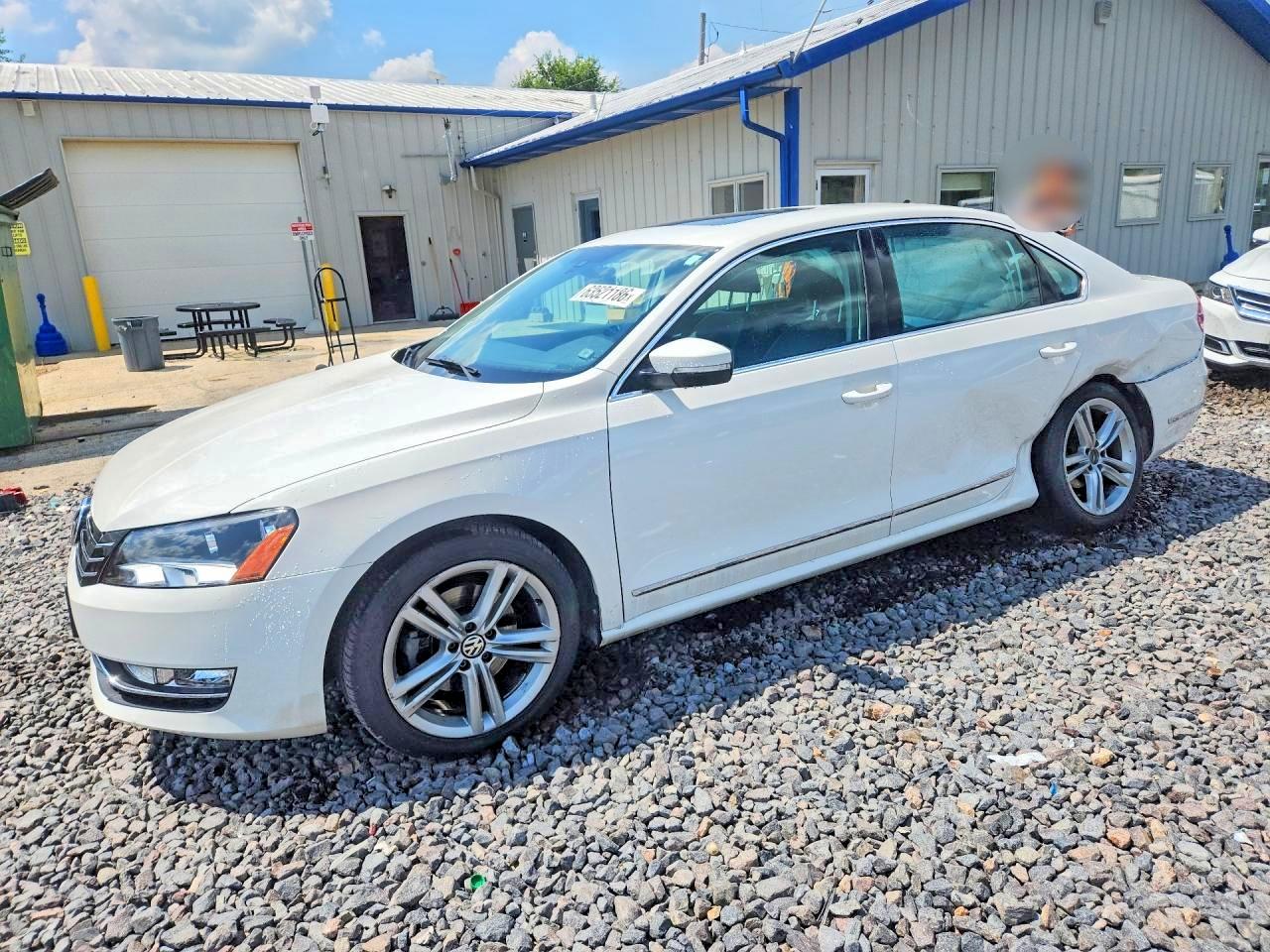 2015 VOLKSWAGEN PASSAT SE