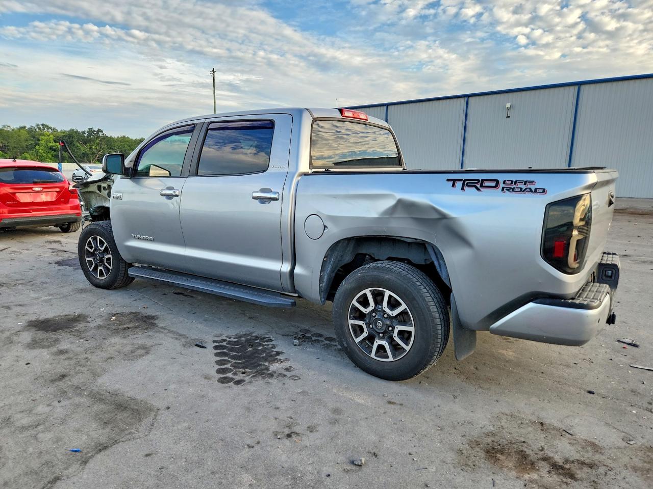 2017 TOYOTA TUNDRA CREWMAX LIMITED — снимка 2