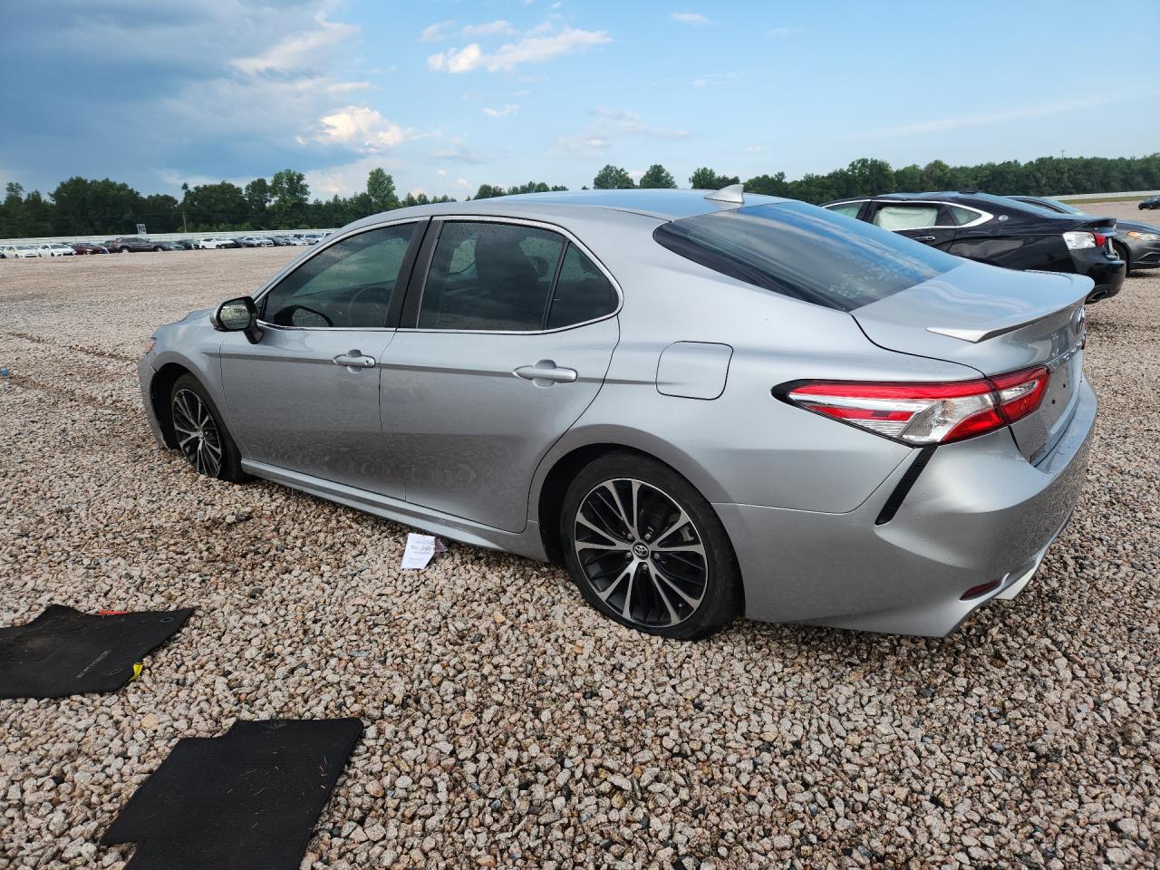 2020 TOYOTA CAMRY SE — снимка 2