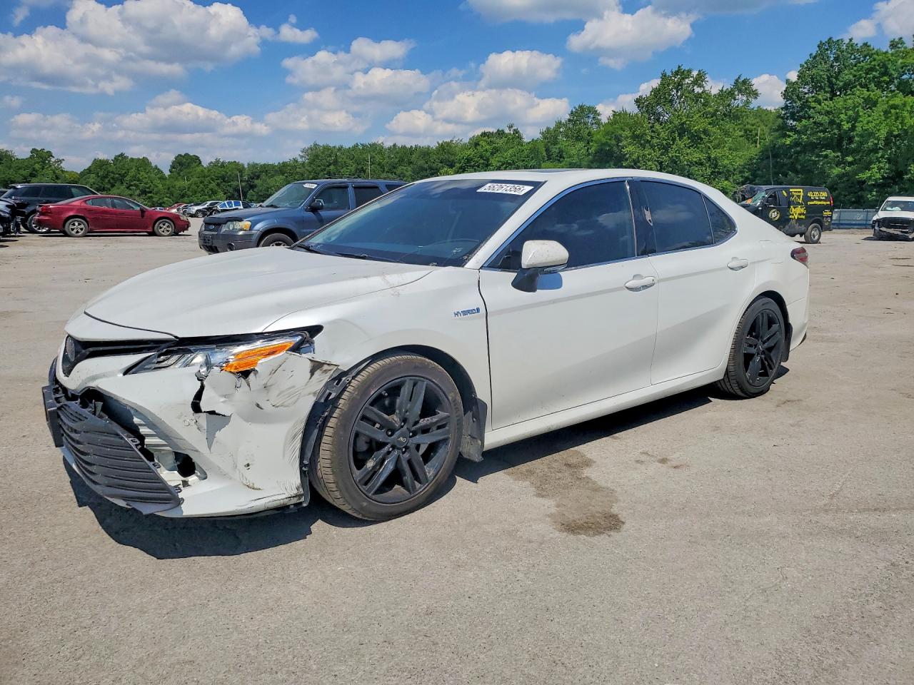 2019 TOYOTA CAMRY HYBRID SE