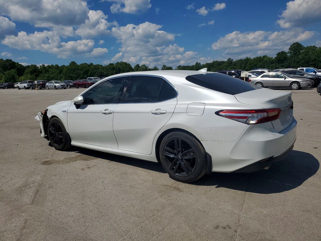 2019 TOYOTA CAMRY HYBRID SE — снимка 2
