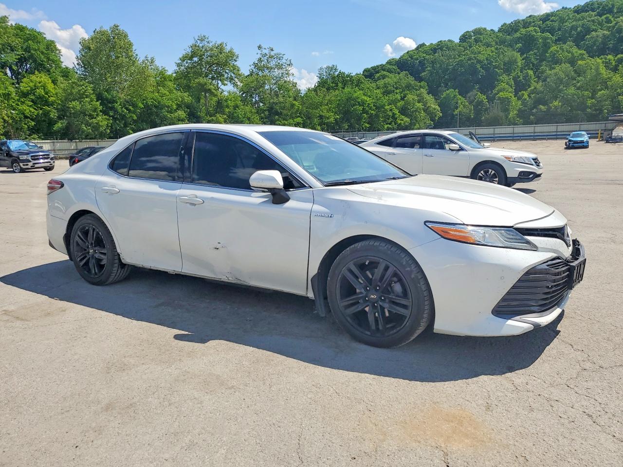 2019 TOYOTA CAMRY HYBRID SE — снимка 4
