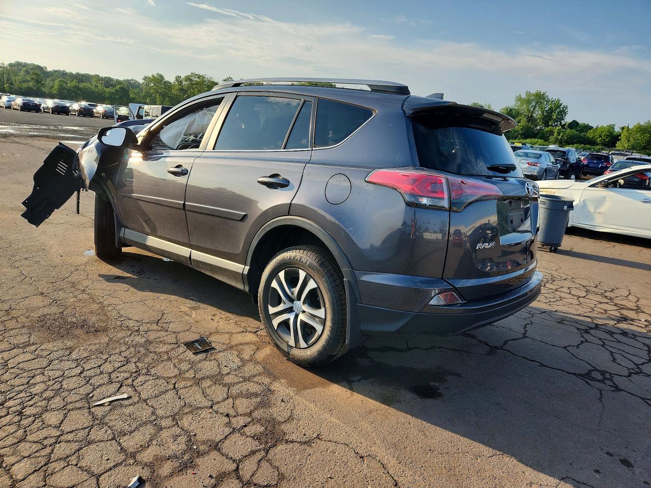 2017 TOYOTA RAV4 LE — снимка 2