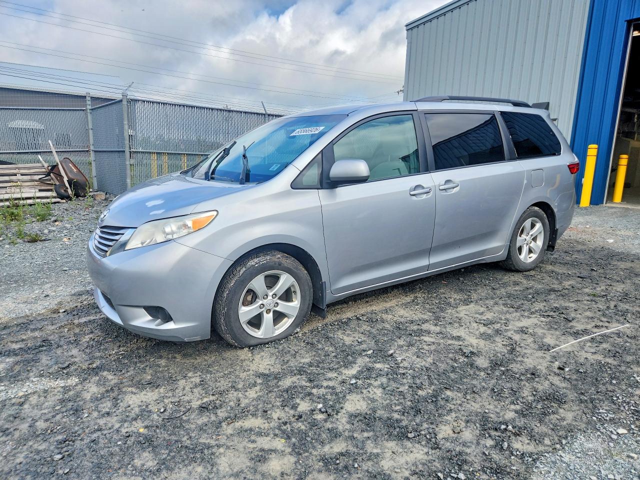 2015 TOYOTA SIENNA LE