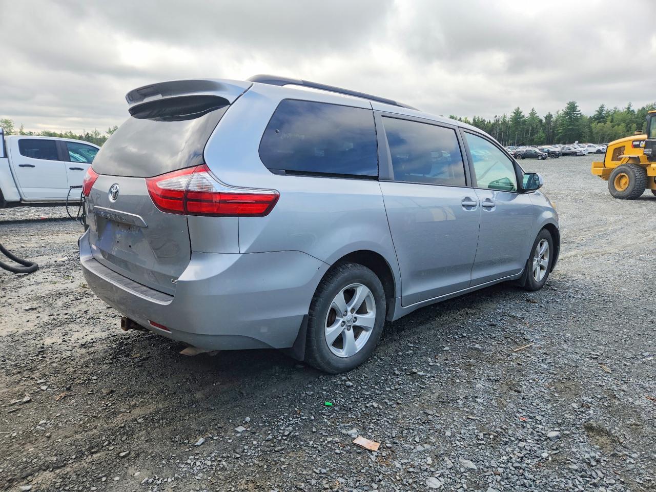 2015 TOYOTA SIENNA LE — снимка 3
