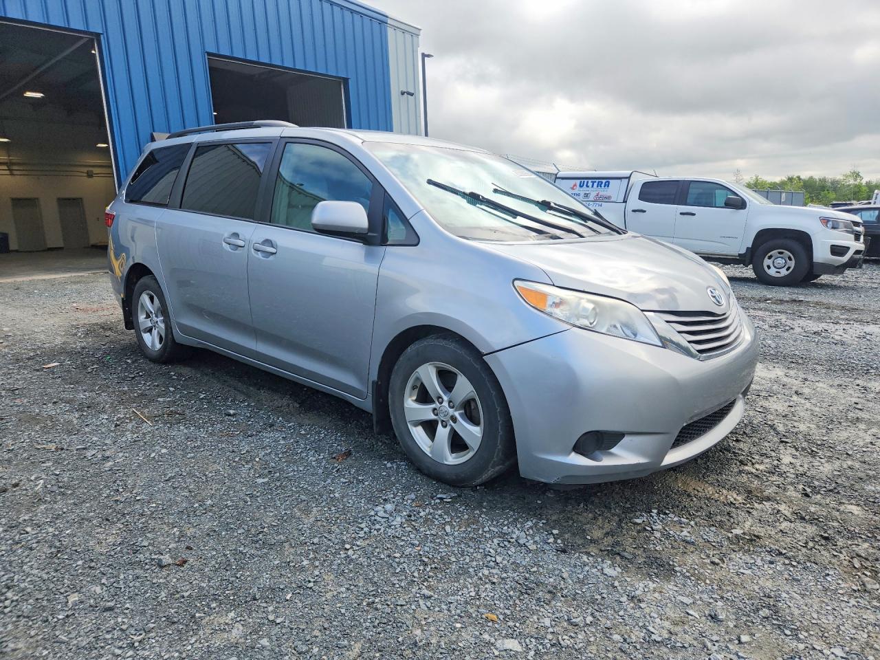 2015 TOYOTA SIENNA LE — снимка 4